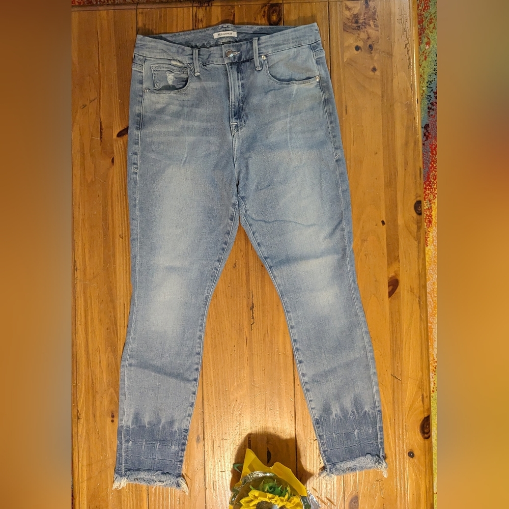 Good American Good Legs Cropped Chewed Hem Women's 15/33 - Picture 3 of 9